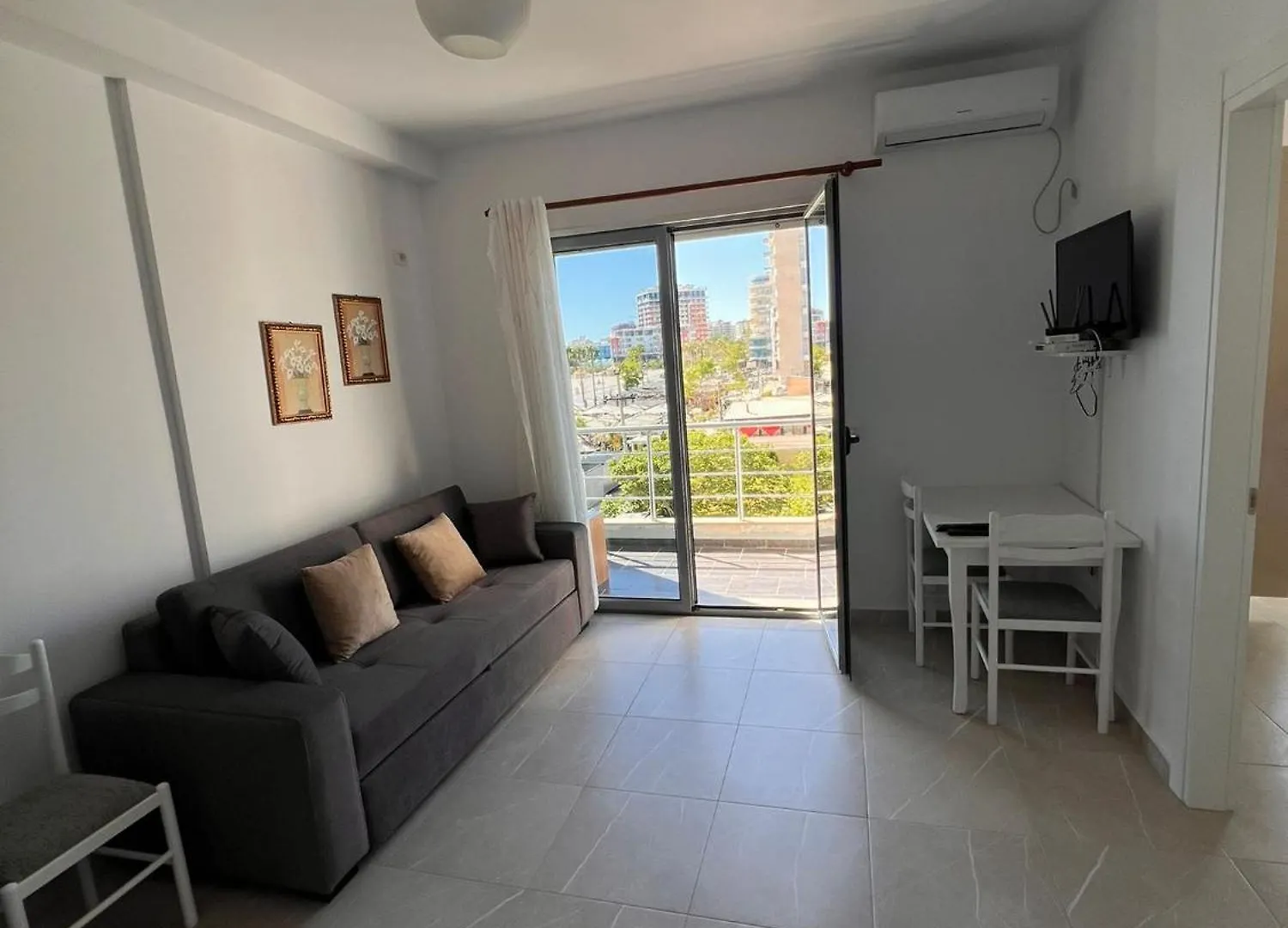 Emi Apartment Lungomare Vlorë 0*,  Albania