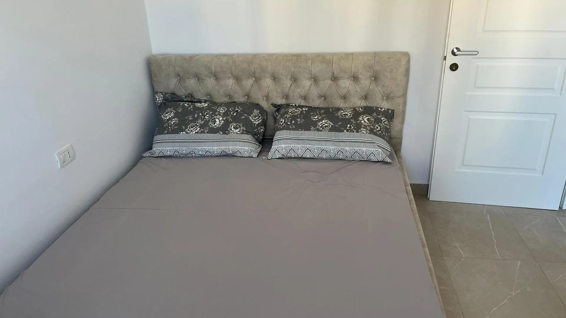 Emi Apartment Lungomare Vlorë 0*,